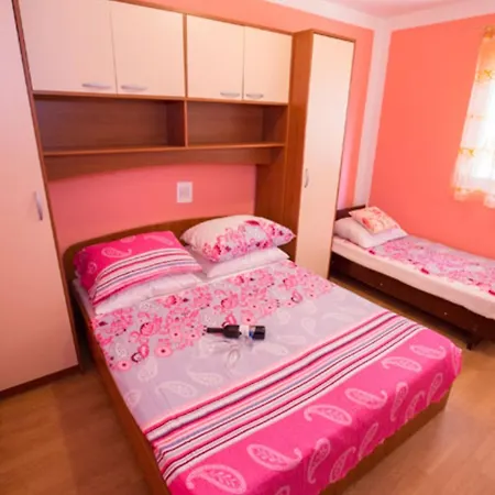 Zora Apartman Lopar