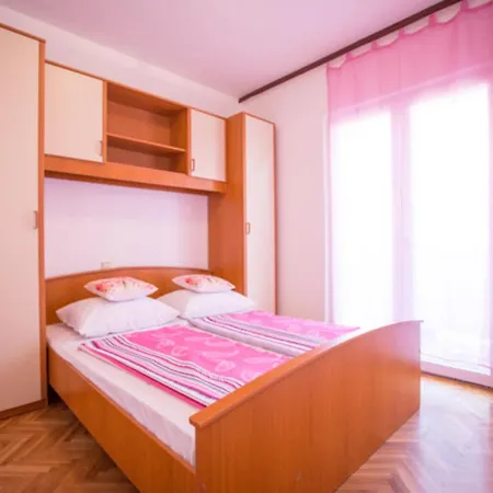 Zora Apartmán *