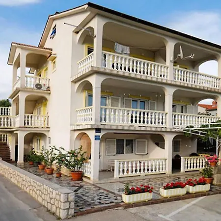 Zora Apartman Lopar